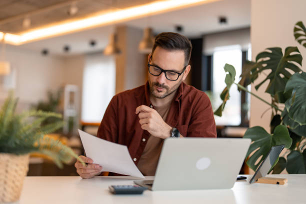 Small Business Owner in Uk choosing a plan